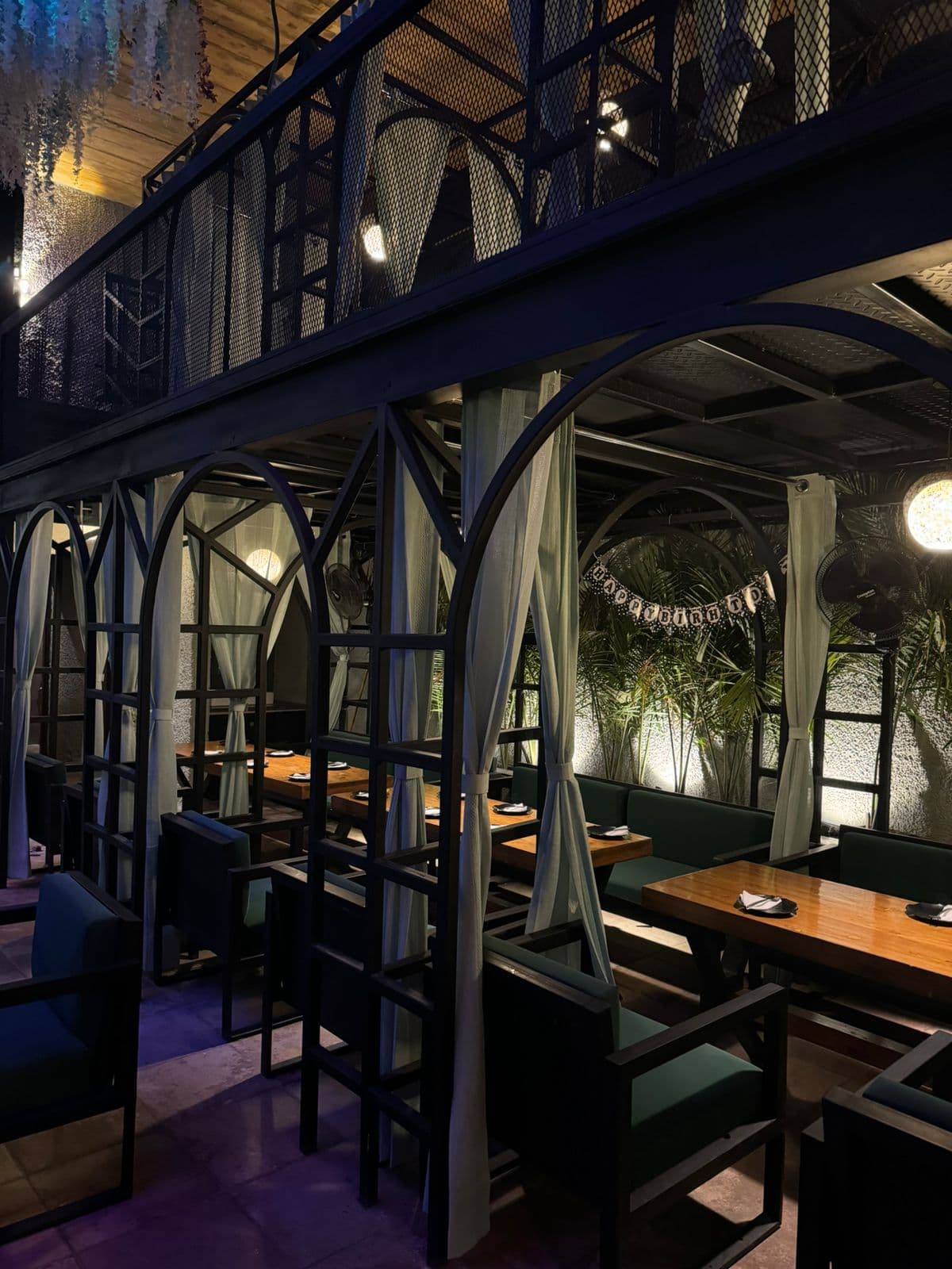 Cafe & Restro-Bar Interior